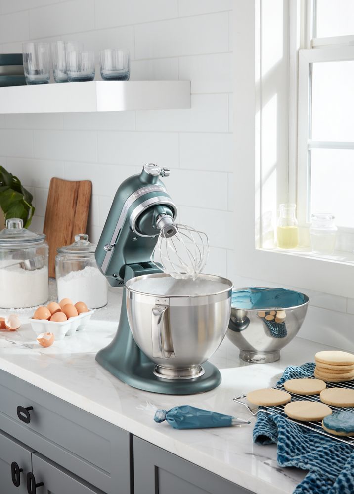 2022 Color of the Year Beetroot Stand Mixer